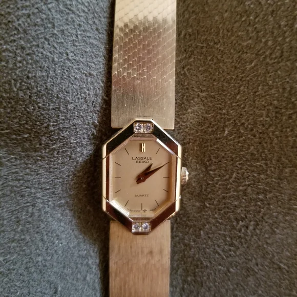 Elegant Gold Women's Watch from seiko
